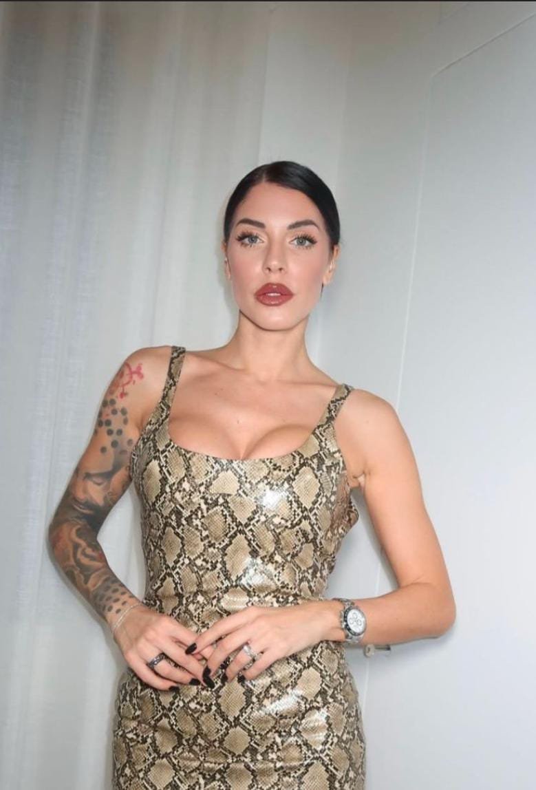 Sarıyer Escort  Melis ve yaren yan yana partner
